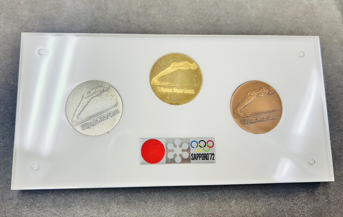 記念メダル 金貨 買取】札幌オリンピック記念メダルセット 金 銀 銅を買取！高価買取店おい蔵 山口県下関店 | アトム・コミュニケーションズ（買取 専門店おい蔵）アトム・コミュニケーションズ（買取専門店おい蔵）